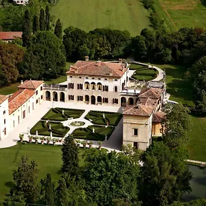4* Hotell Giona